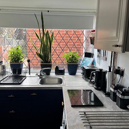 Double Room In Great Barr Near M5 - M6 - Parking - Tv Bed-Garden Μπέρμιγχαμ Εξωτερικό φωτογραφία