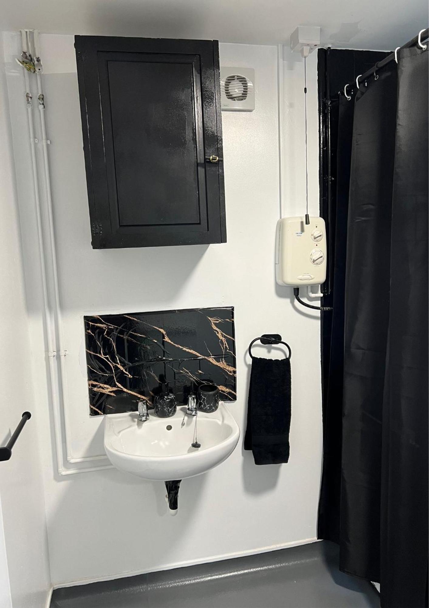 Double Room In Great Barr Near M5 - M6 - Parking - Tv Bed-Garden Μπέρμιγχαμ Εξωτερικό φωτογραφία